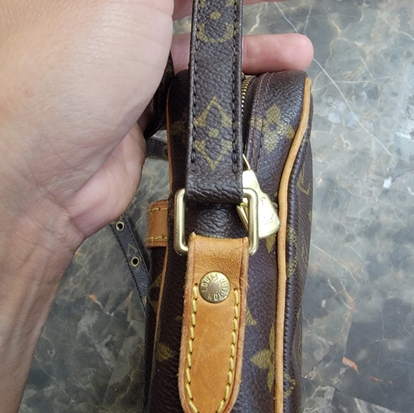 LOUIS VUITTON Authentic Danube Crossbody - Picture 8 of 15